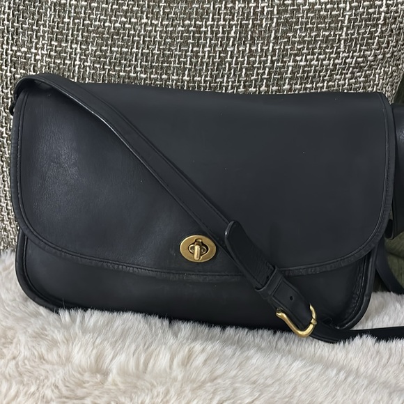 Coach Handbags - Vintage Coach 9790 City Bag Glove Tanned Black Leather Crossbody Shoulder Bag